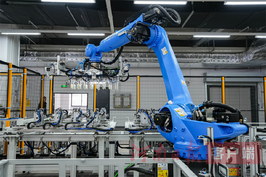 富士康在航空港打造全球首個“儲能燈塔工廠”，儲能項(xiàng)目邁向量產(chǎn)新階段